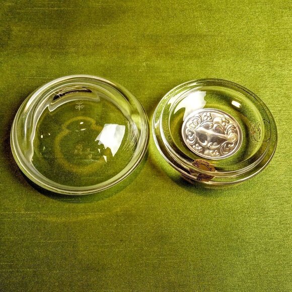 Italian Frosted Crystal Silver Medallion Round Box - Picture 4 of 6